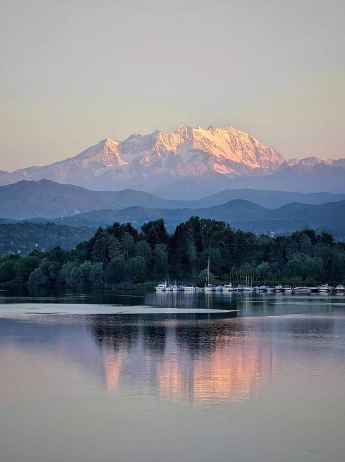 Casa Vacanza Il Glicine Casale Corte Cerro Экстерьер фото