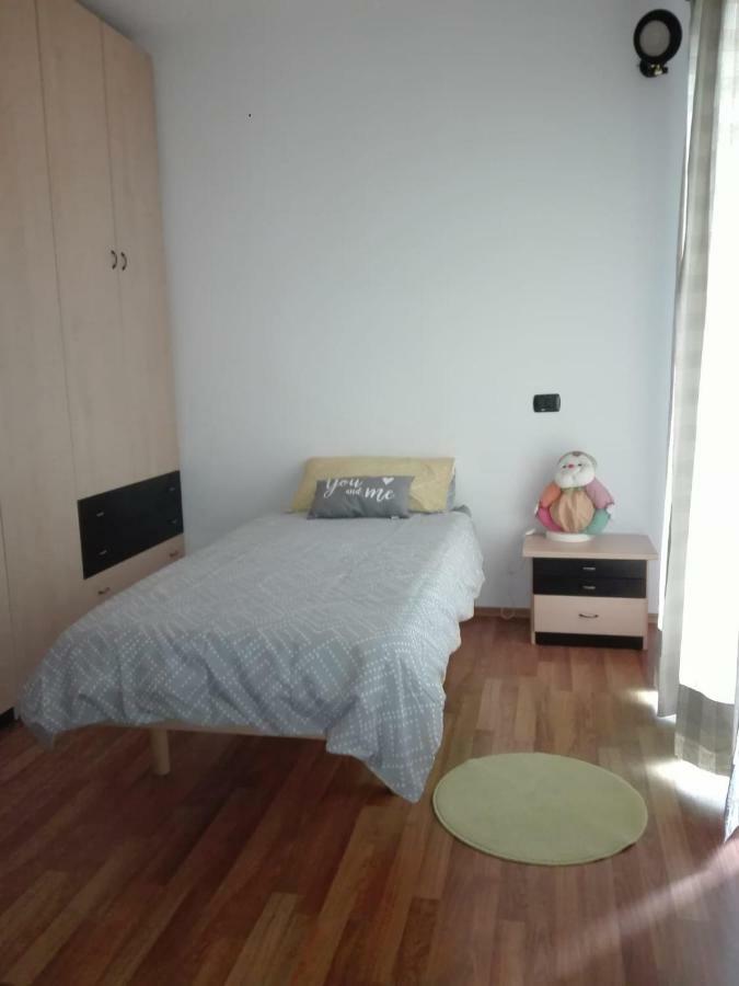 Casa Vacanza Il Glicine Casale Corte Cerro Экстерьер фото