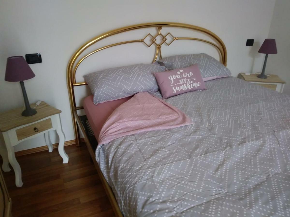 Casa Vacanza Il Glicine Casale Corte Cerro Экстерьер фото