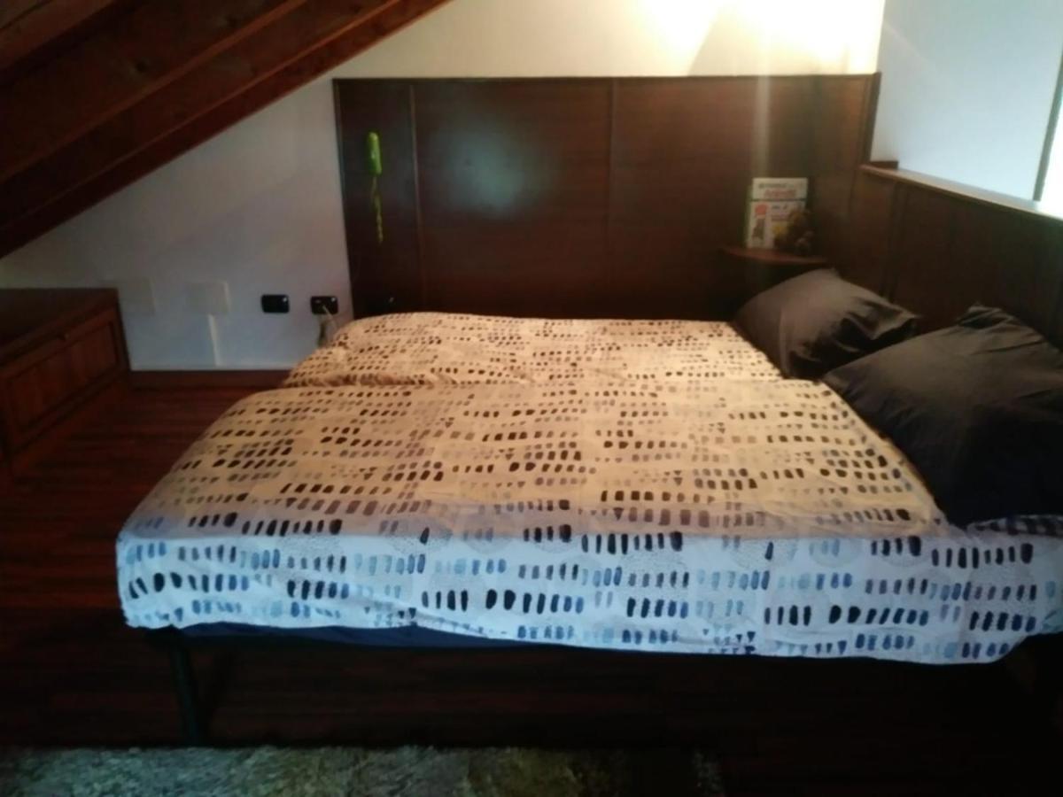 Casa Vacanza Il Glicine Casale Corte Cerro Экстерьер фото